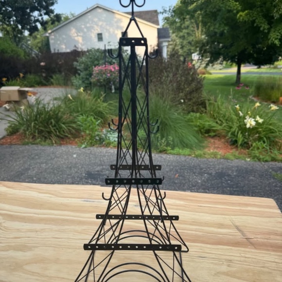 Metal Eiffel Tower Jewlery Tower - Picture 2 of 3